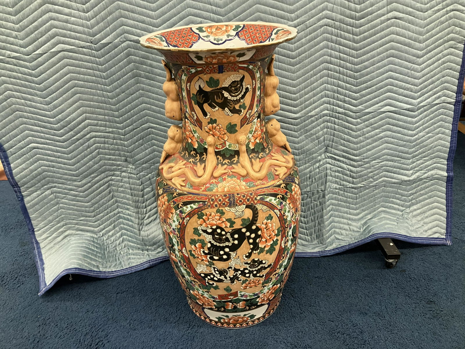 Palace Sized Oriental Vase (1 of 8)