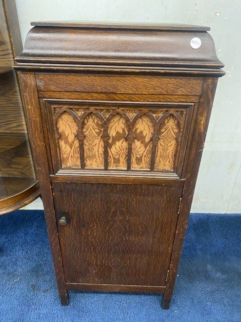 Starr Oak Floor Model Victrola (1 of 5)