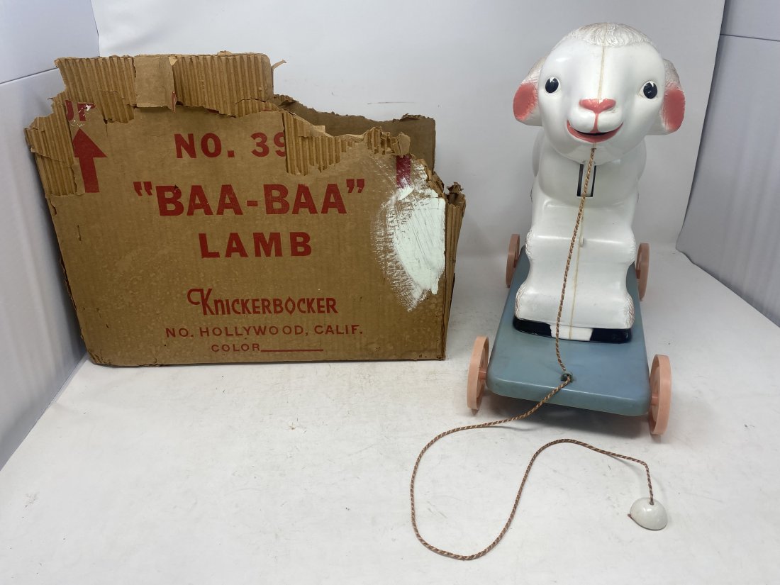 Knickerbocker "Baa-Baa" Lamb Pull Toy (1 of 5)