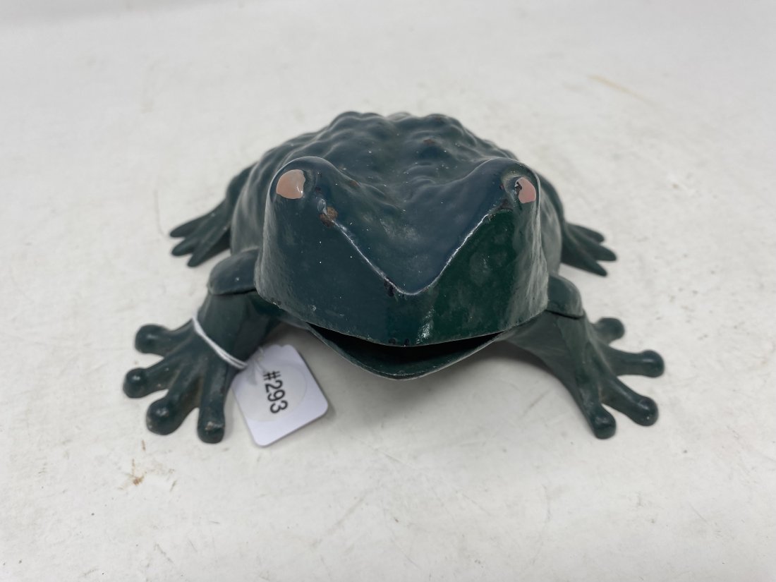 Cast Iron Frog Doorstop (1 of 4)