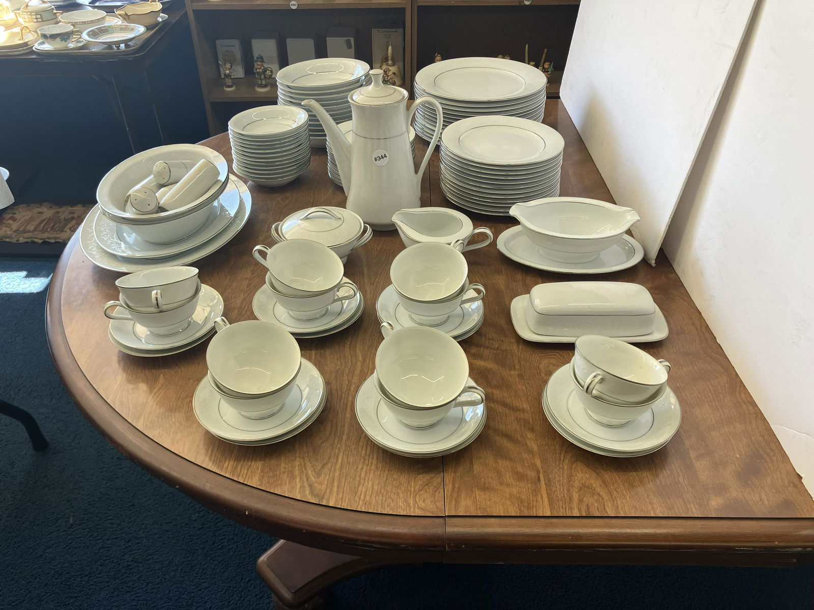 Approx. 93 Pcs Noritake Buckingham (1 of 7)