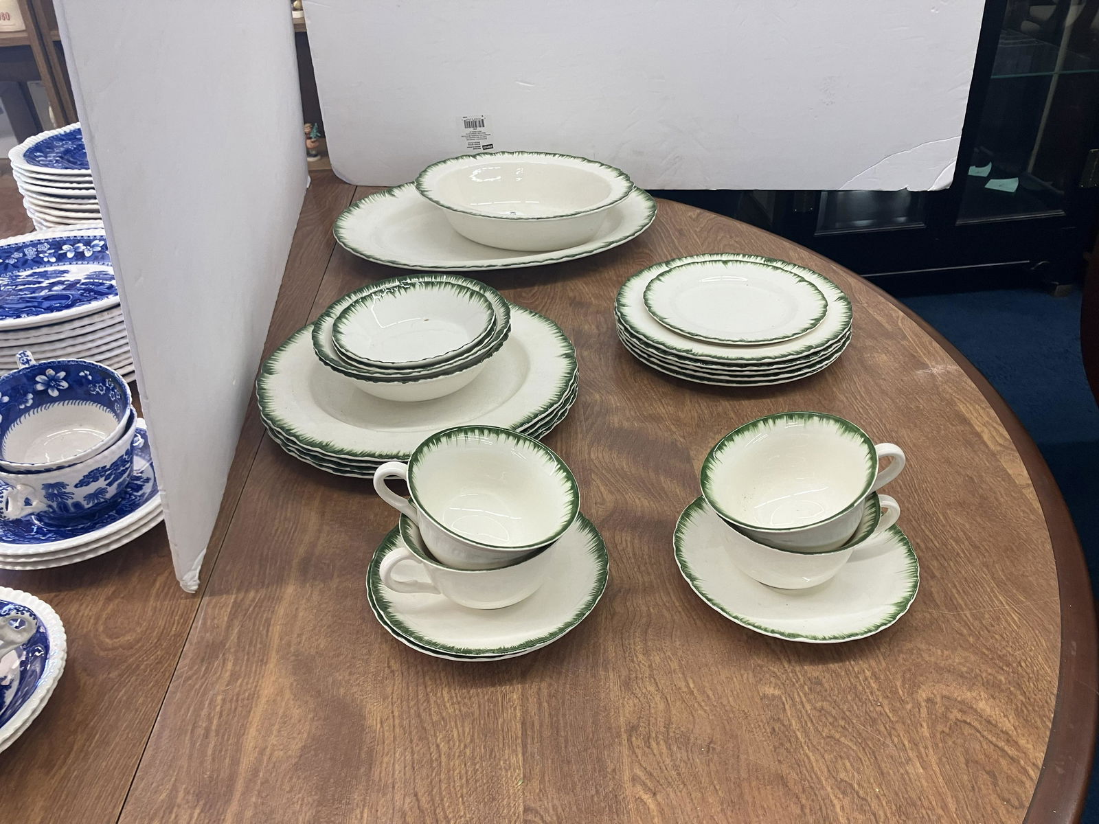 Approx. 25 Pcs Colonial Williamsburg Shell Edge China (1 of 4)