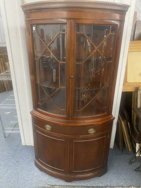 Mahogany Drexel Corner Cabinet New Travis Court Collection (1 of 6)