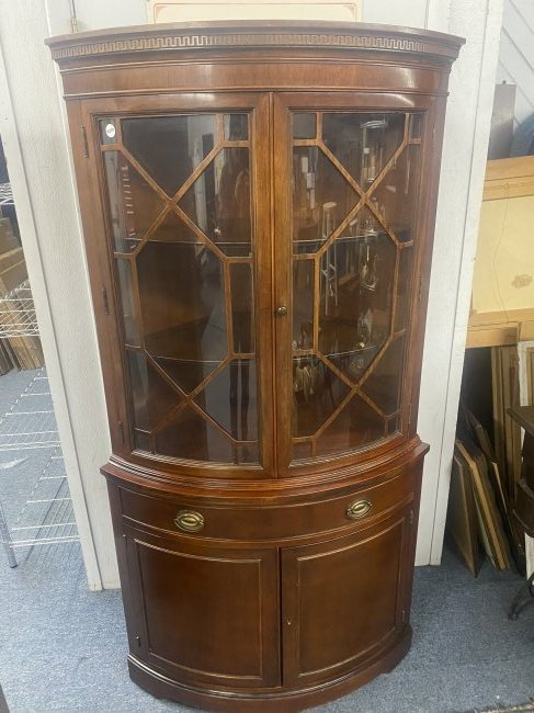 Mahogany Drexel Corner Cabinet New Travis Court Collection (1 of 7)