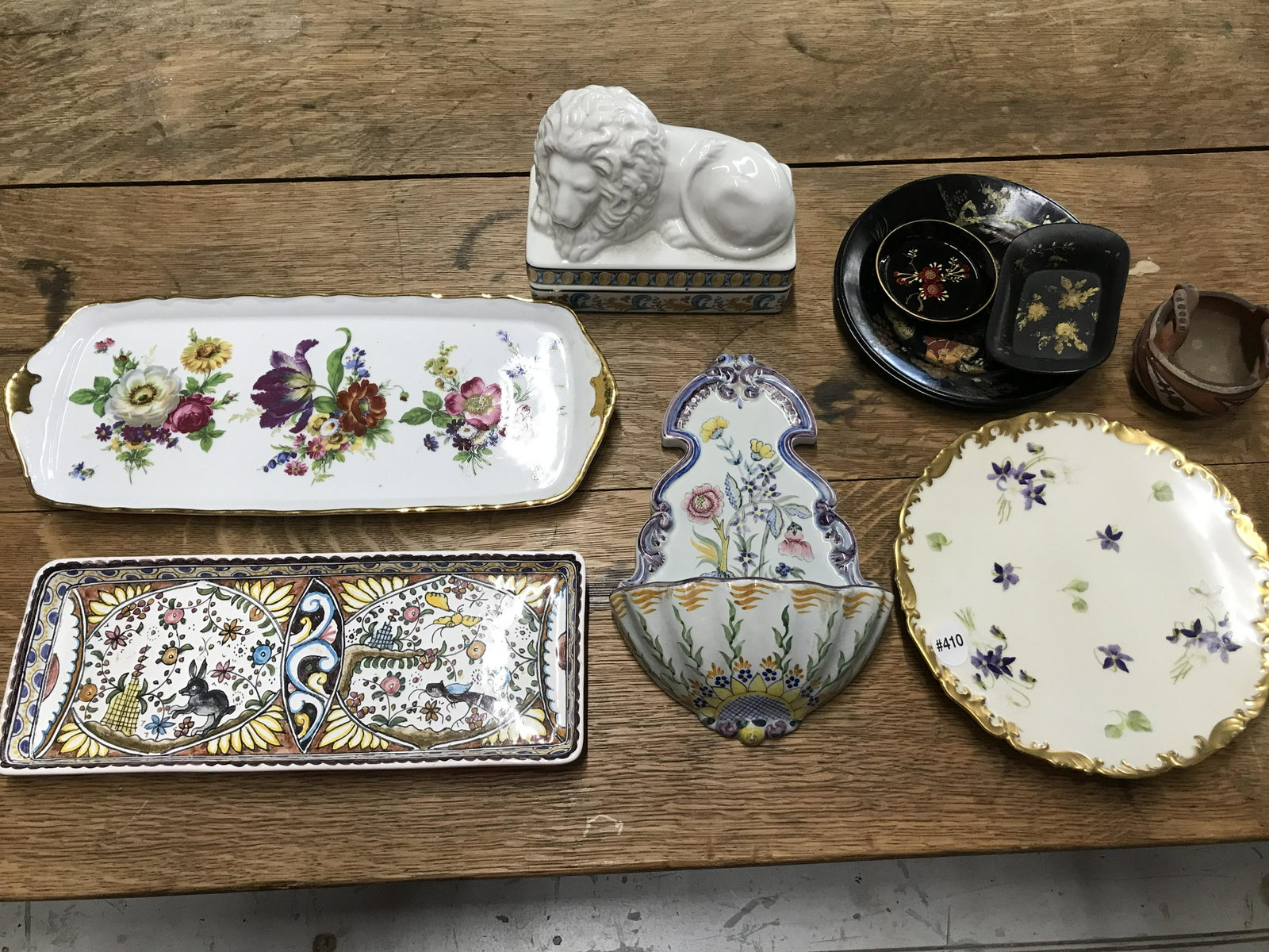 Mixed Lot: Includes Native American basket, hand painted chine, plus. Largest tray 14".
