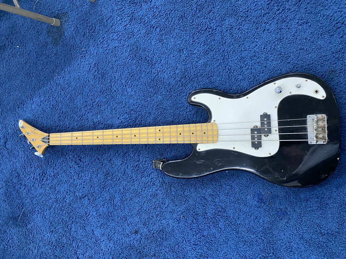 Vintage Stinger Bas Guitar (1 of 7)