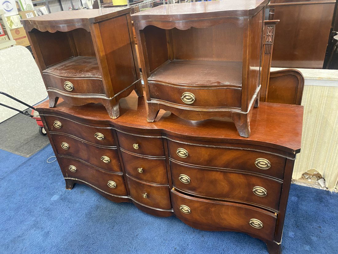 Four Piece Drexel Bedroom Suite (1 of 6)