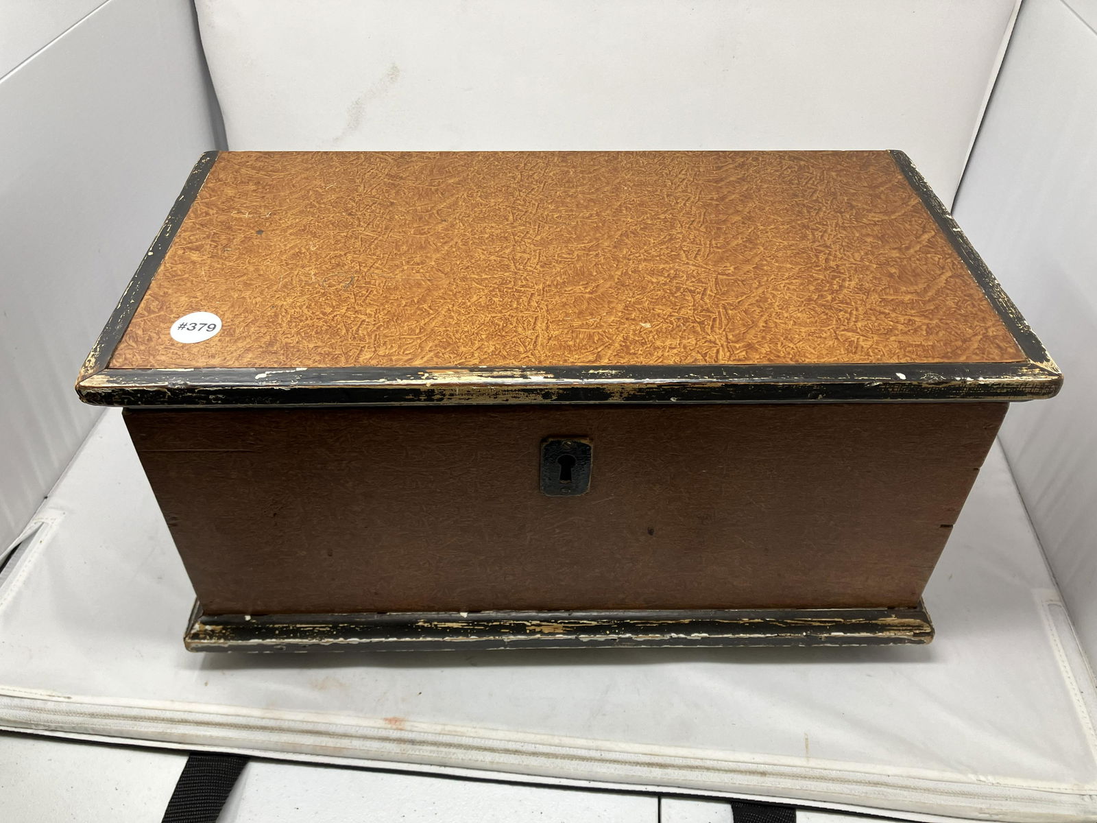 Sponge Decorated Mini Blanket Chest (1 of 6)