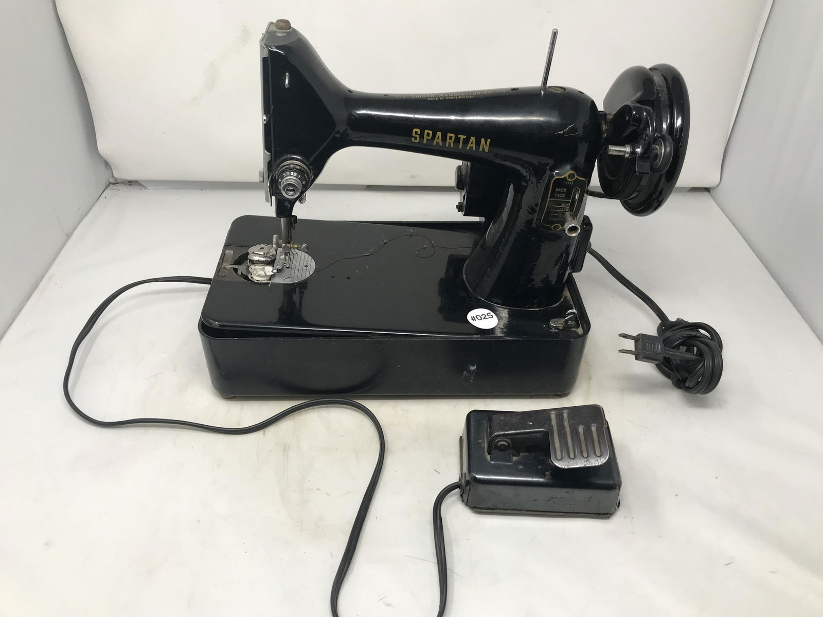 Spartan Singer Sewing Machine: Measures 11" x 13". Has working pedal & bobbin.