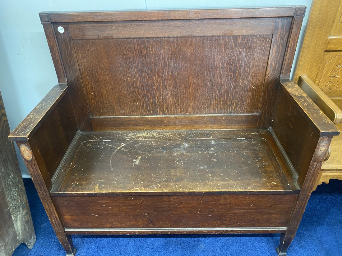 Antique Oak Lift Lid Bench: Measures 41" x 43" x 18".