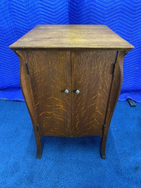 Oak Victrola Stand (1 of 6)