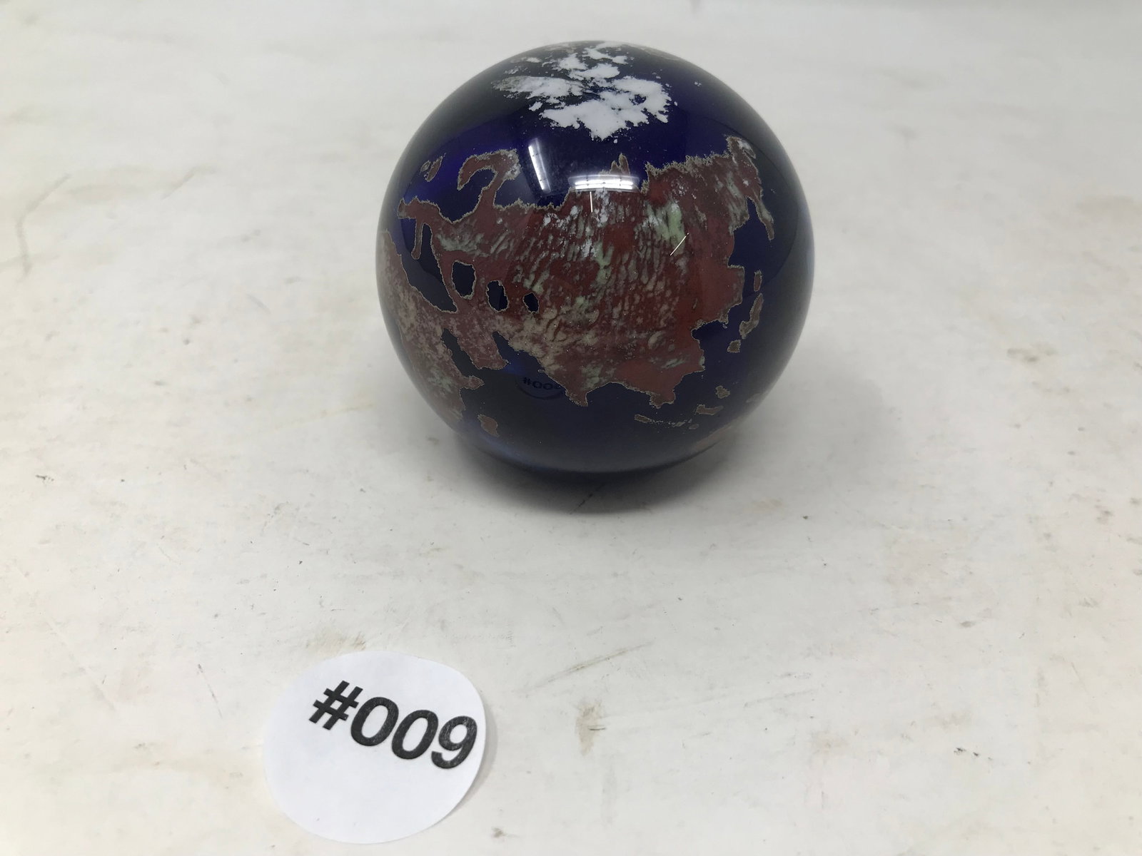 Lundberg Studios Globe Paperweight (1 of 4)