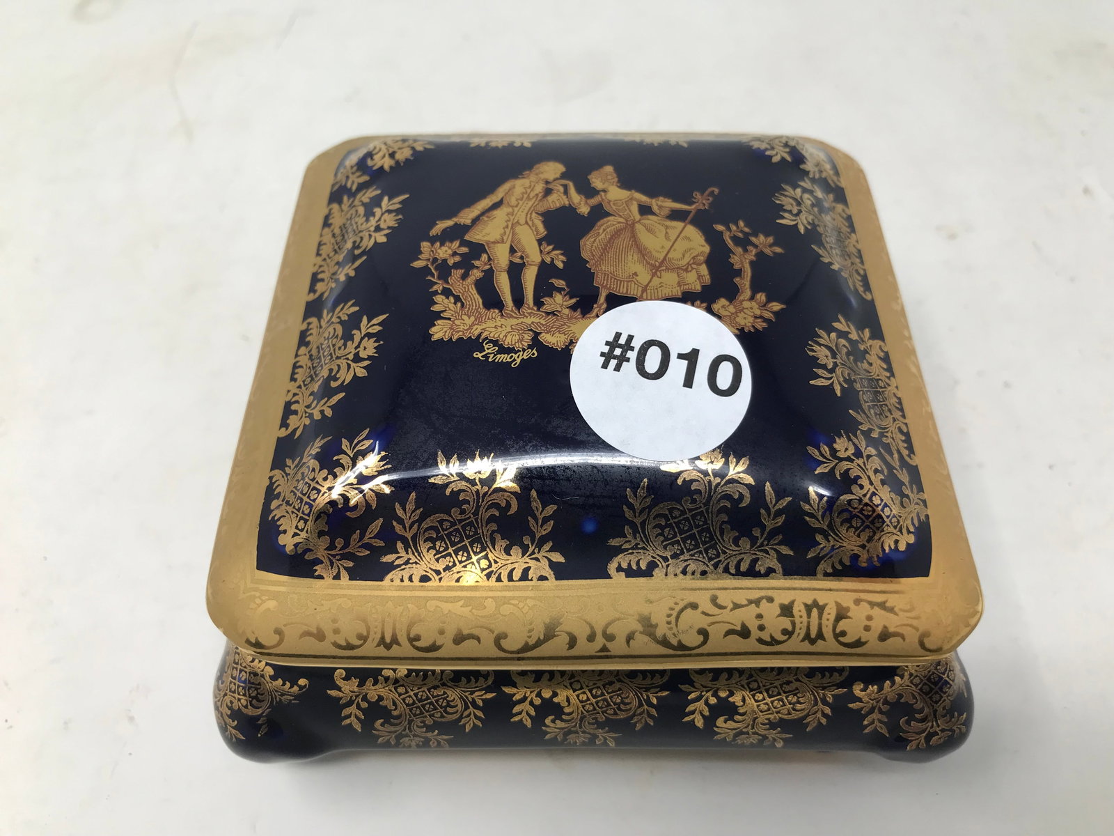 Limoges Portrait Box: 4"W.