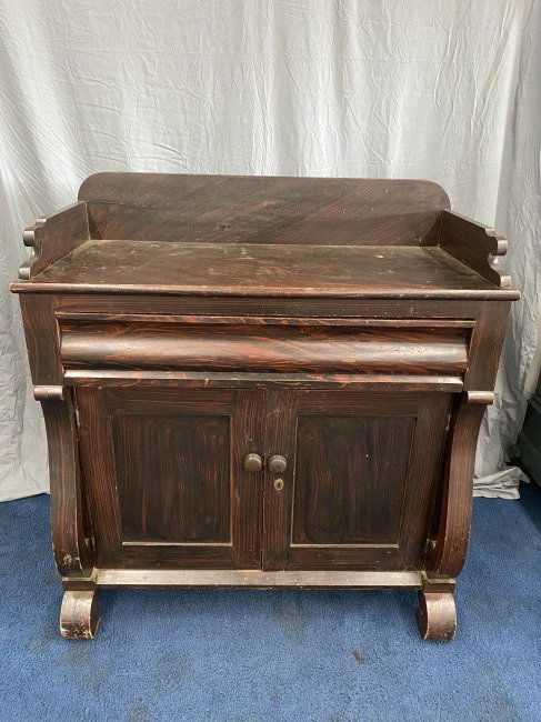 Paint Decorated Empire Server (1 of 8)