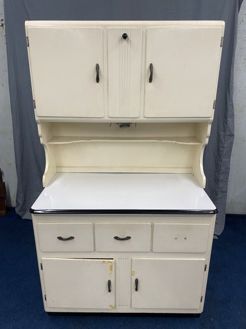 Art Deco Keystone Kitchen Cabinet (1 of 11)