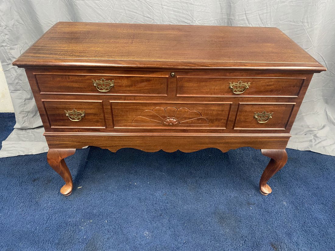 Lane Mahogany Cedar Chest (1 of 7)