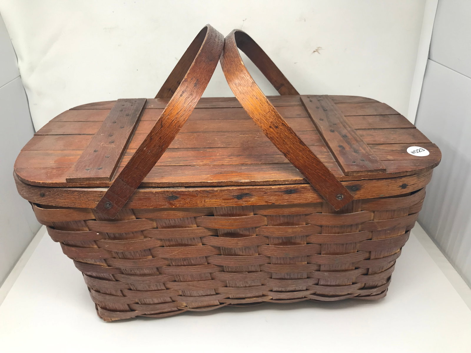Picnic Basket: 21"W.