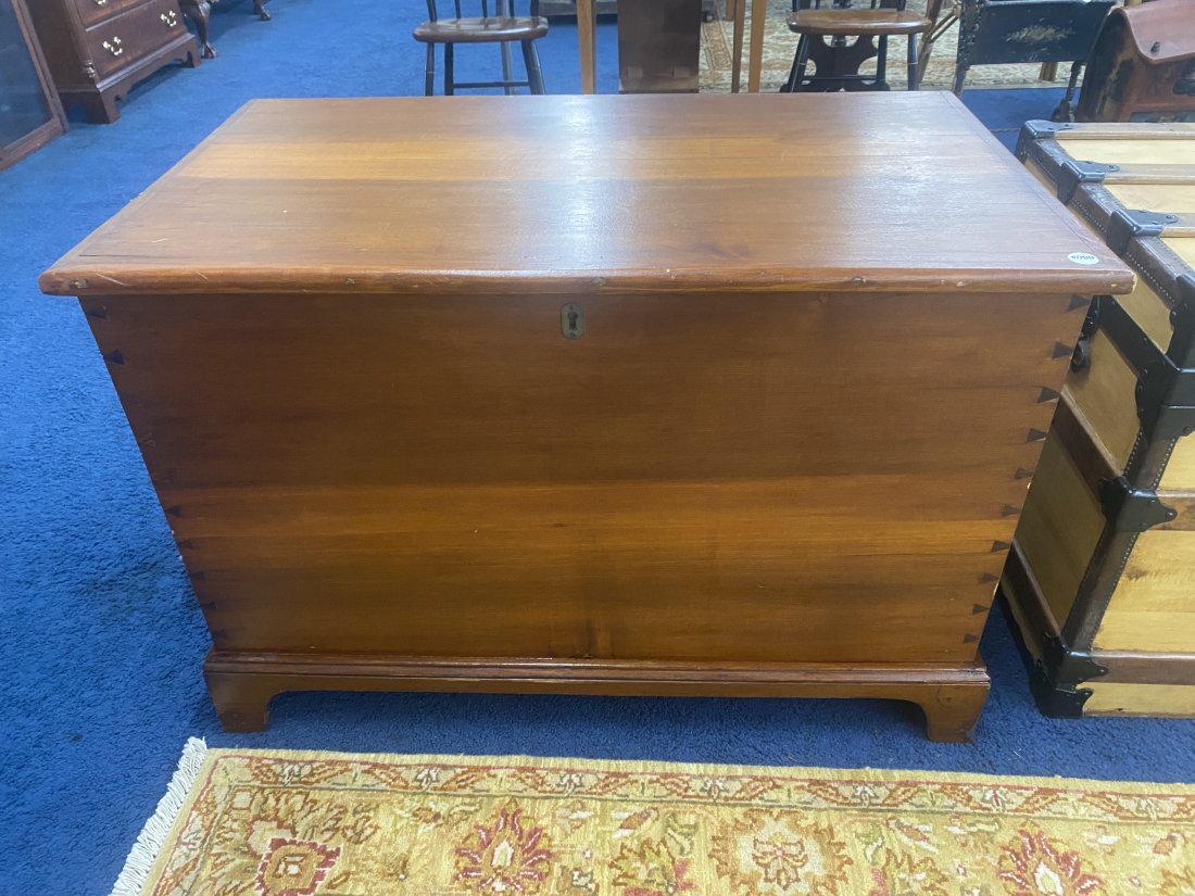 Antique Softwood Blanket Chest: dovetail construction, 27"x40"x23".