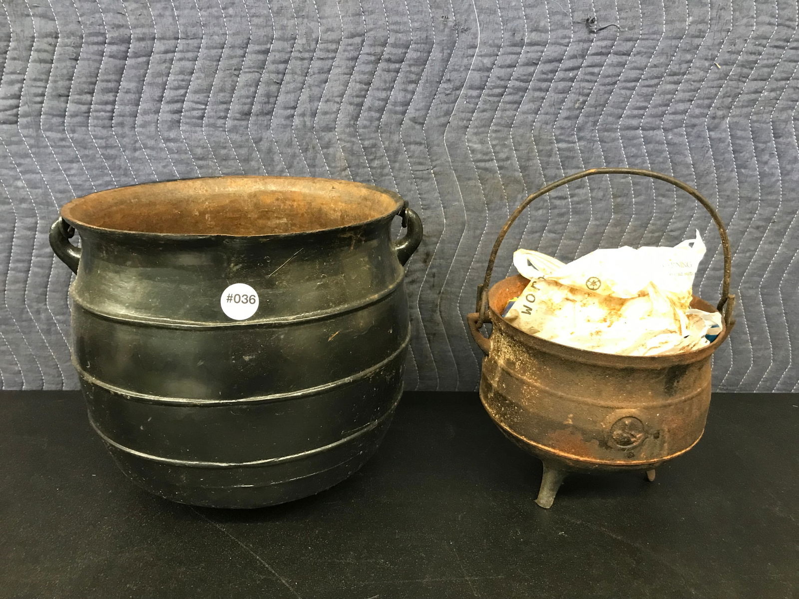2 Cast Iron Gypsy Pots (1 of 3)
