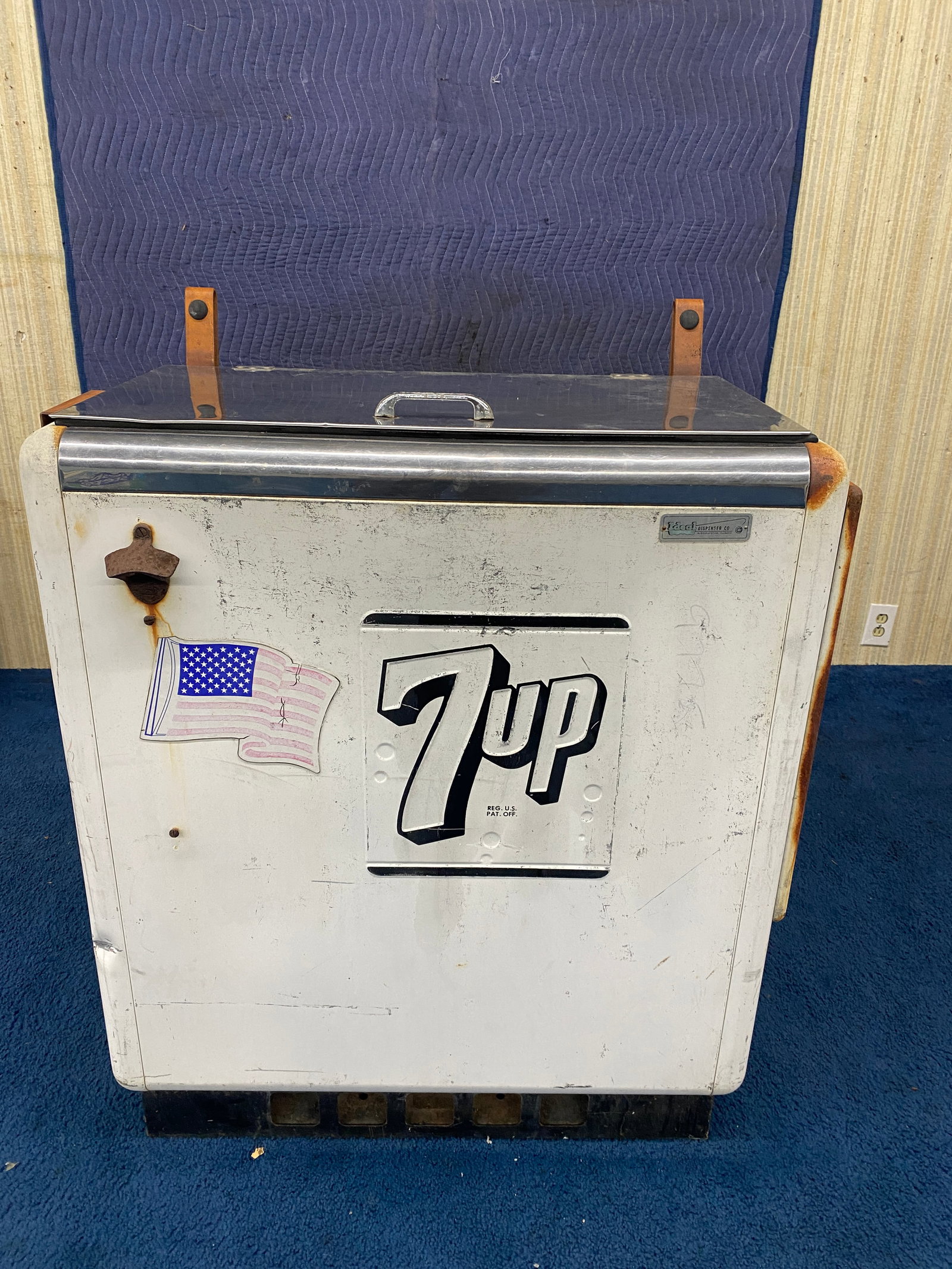 Vintage 7 -Up Cooler (1 of 8)