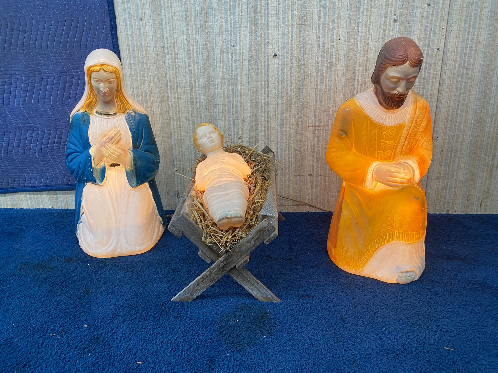 3 Pc Vintage Blow Mold Set (1 of 6)