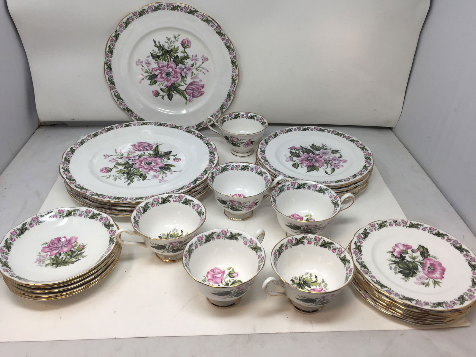 Set of Royal Albert Potswold China (1 of 6)