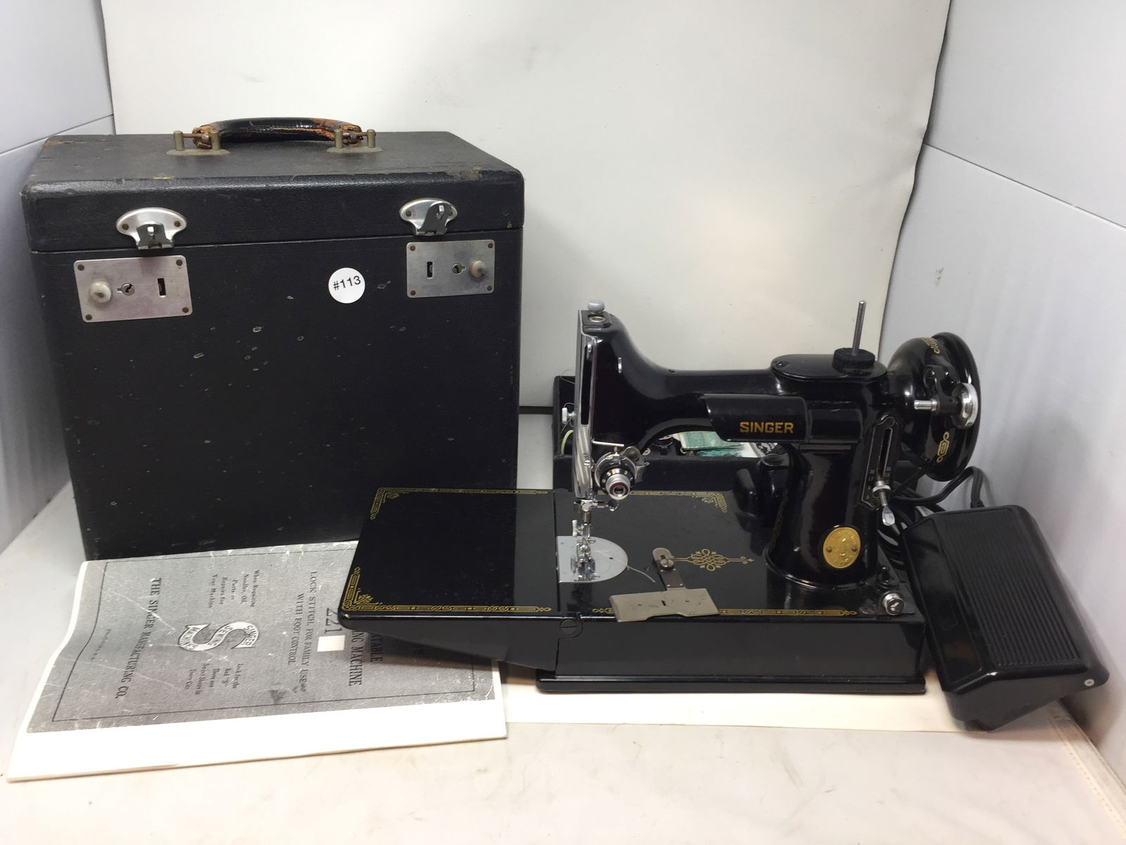 Singer Featherweight Sewing Machine (1 of 6)
