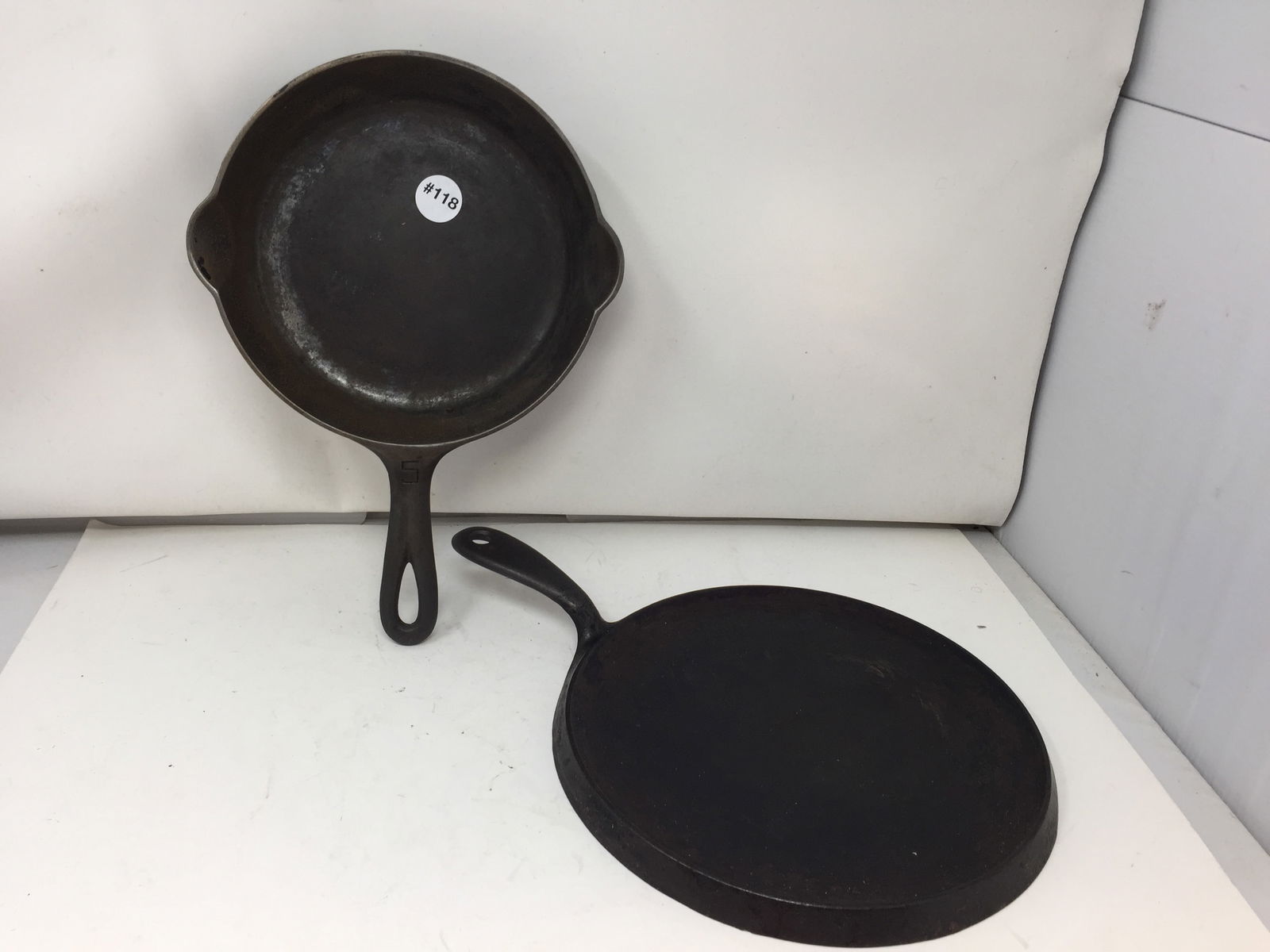 Cast Iron Frying Pan & Griddle (1 of 5)