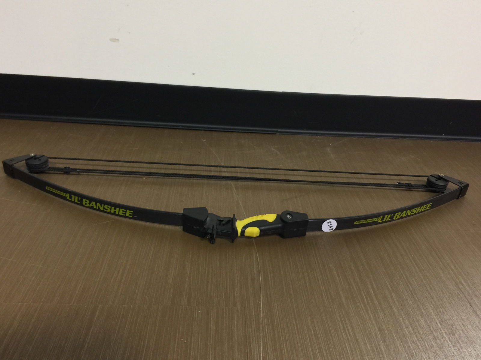 Barnett Lil Banshee Bow: 34" x 9".