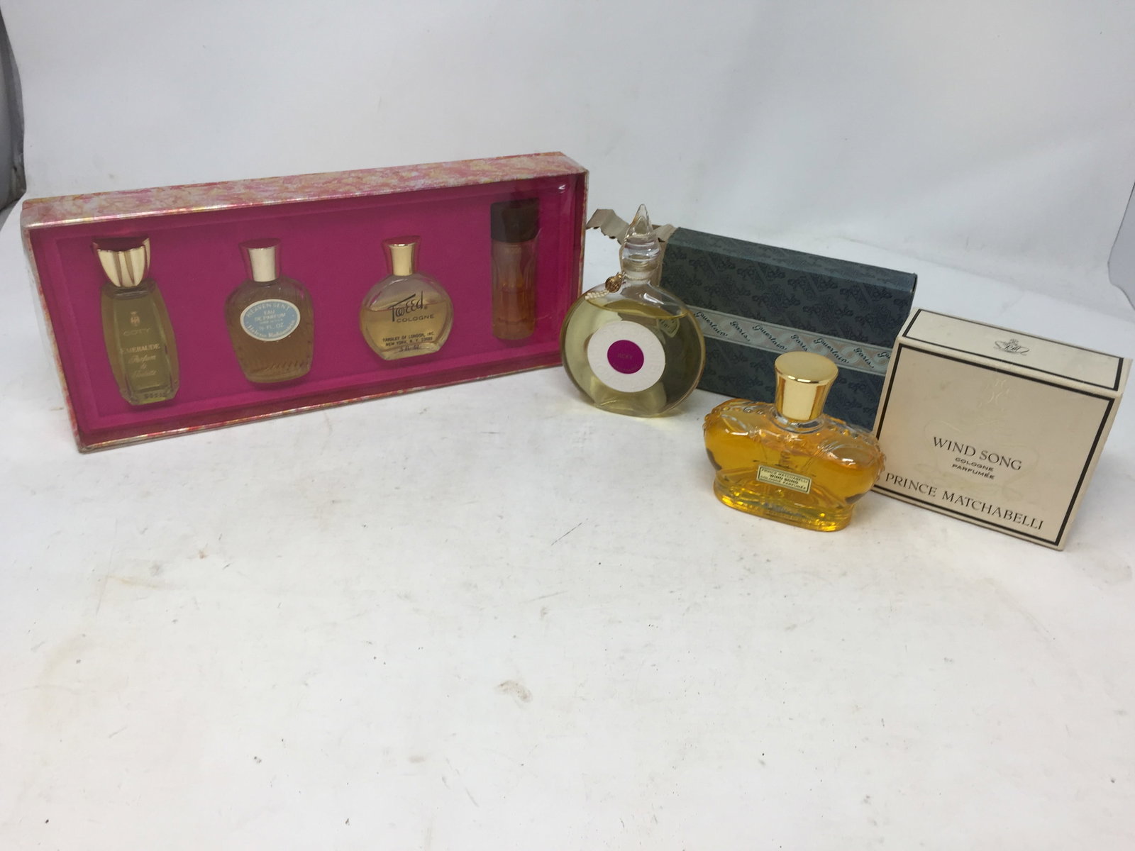 Vintage Perfume & Cologne: Includes Prince Matchabelli, Eau de Guerlain, plus