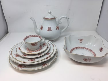 Eight Pieces ofMottahedeh Porcelain