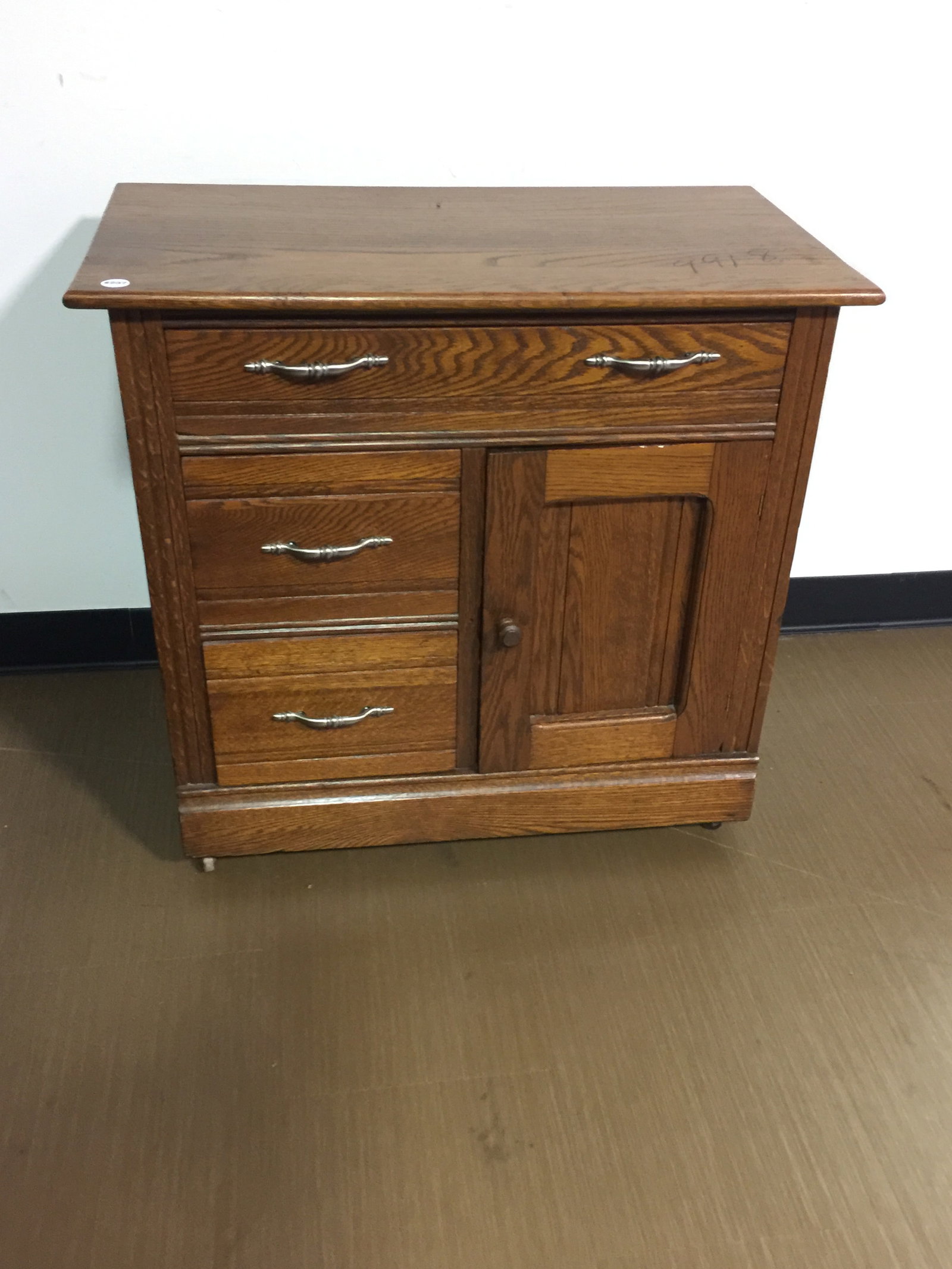 Antique Oak Washstand: 29" x 31" x 16"