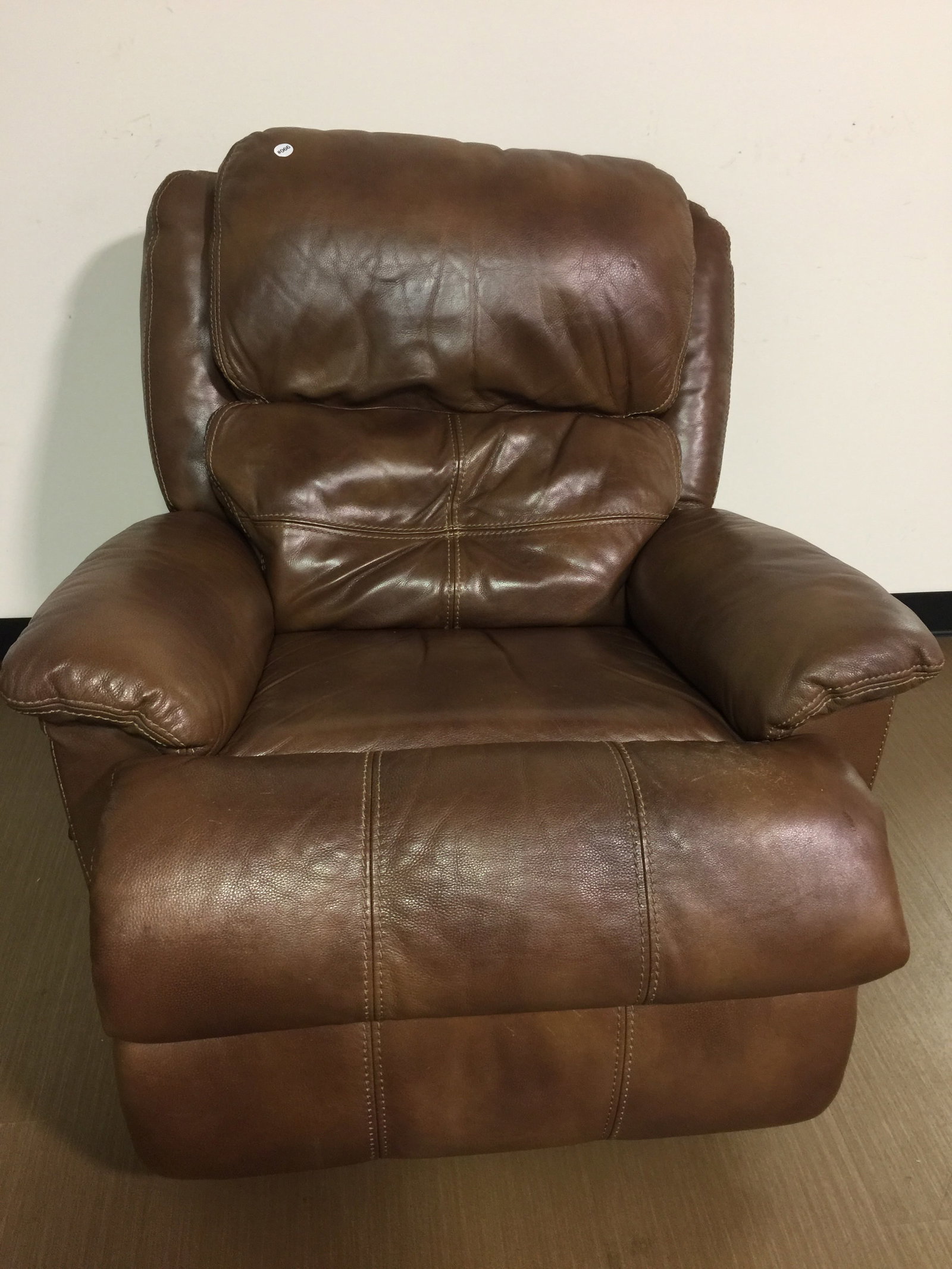 Flexsteel Leather Recliner: 38" x 45" x 37", 2 pieces