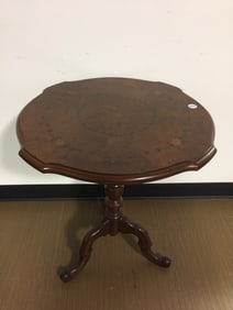 Hekman Decorated Table