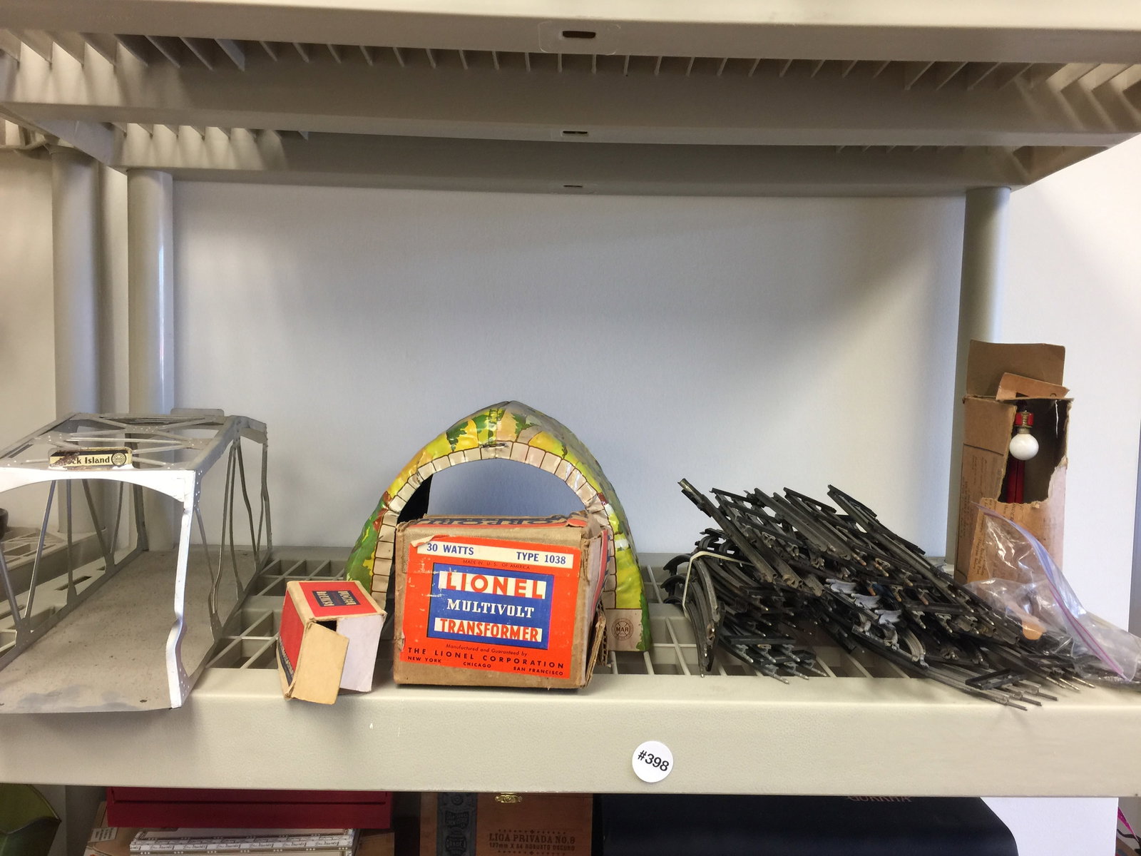 Grouping of Train Yard Accessories (1 of 5)