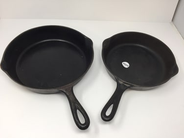 2 Cast Iron Skillets
