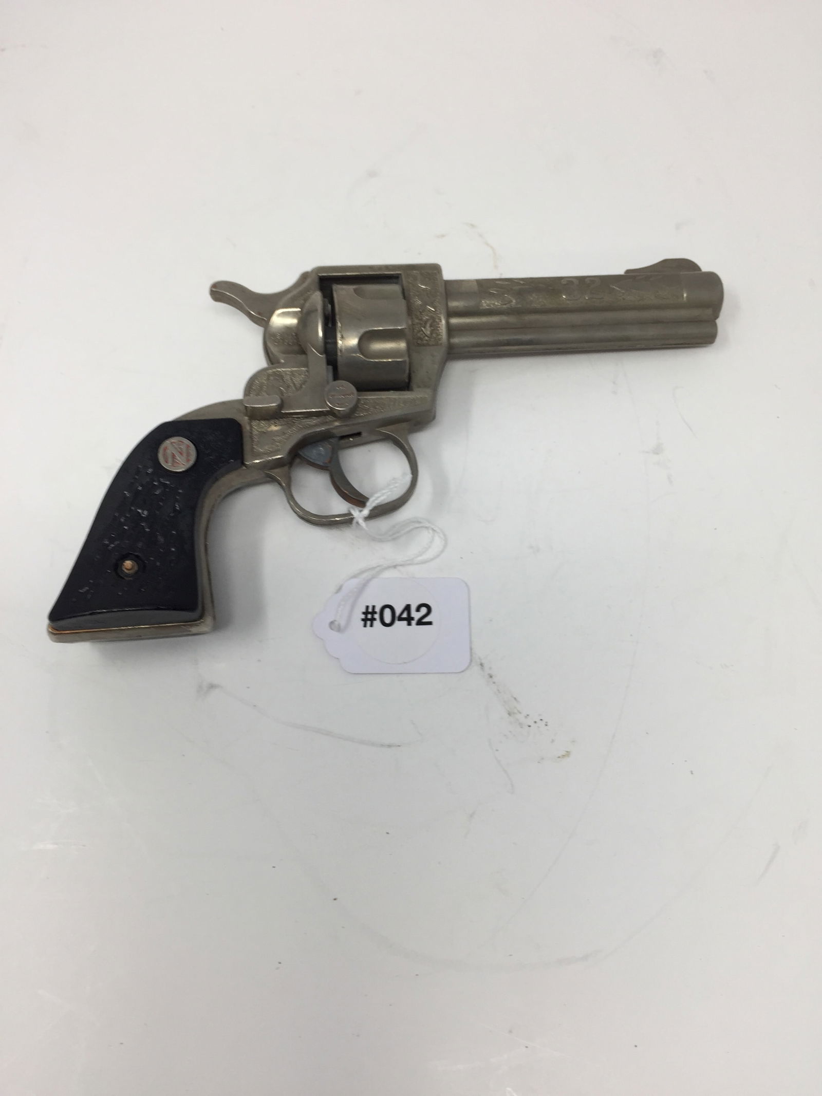 Vintage Nichols Stallion 32 Cap Gun: 8" x 4"