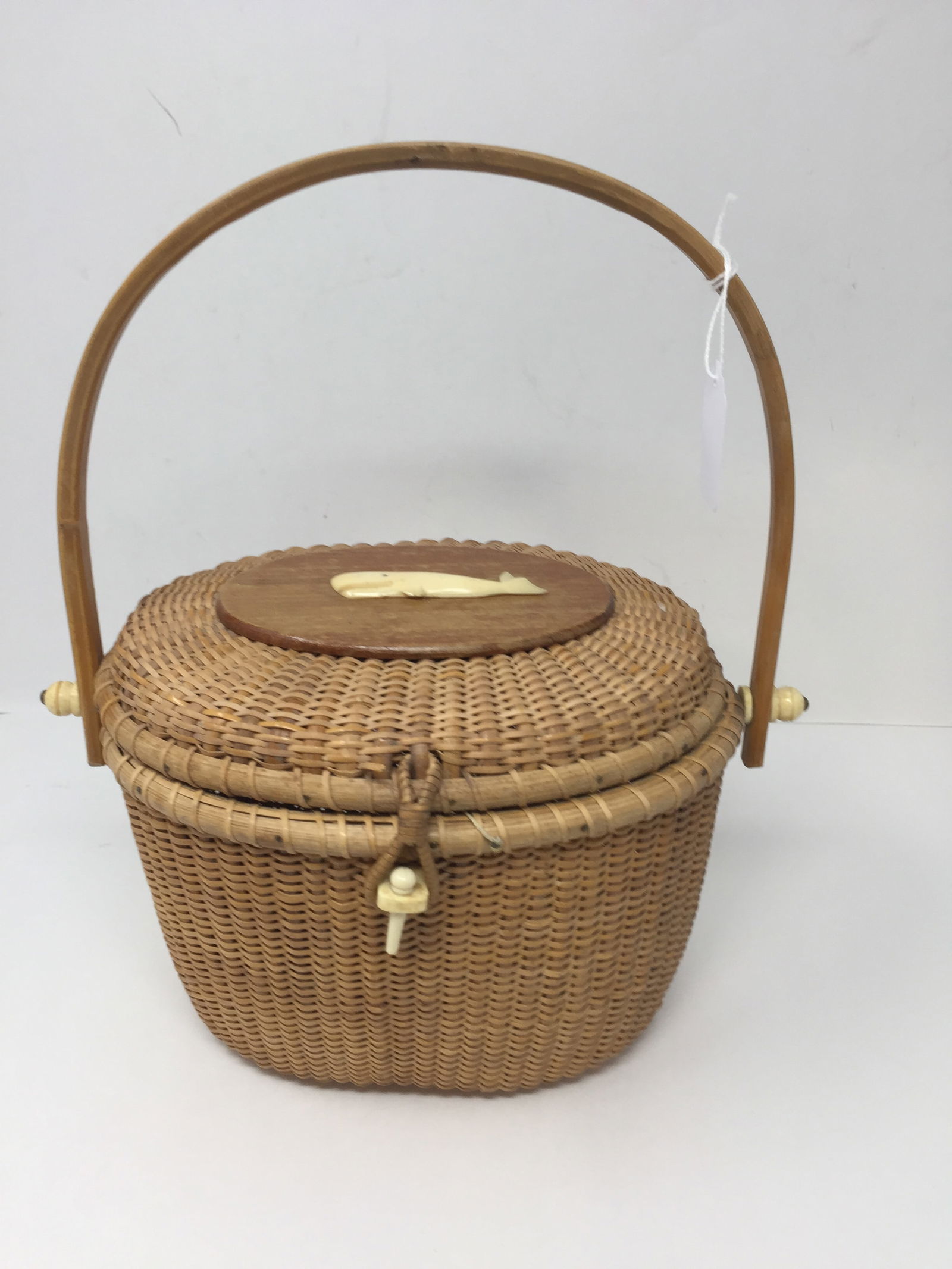 Nantucket Lighthouse Basket (1 of 8)