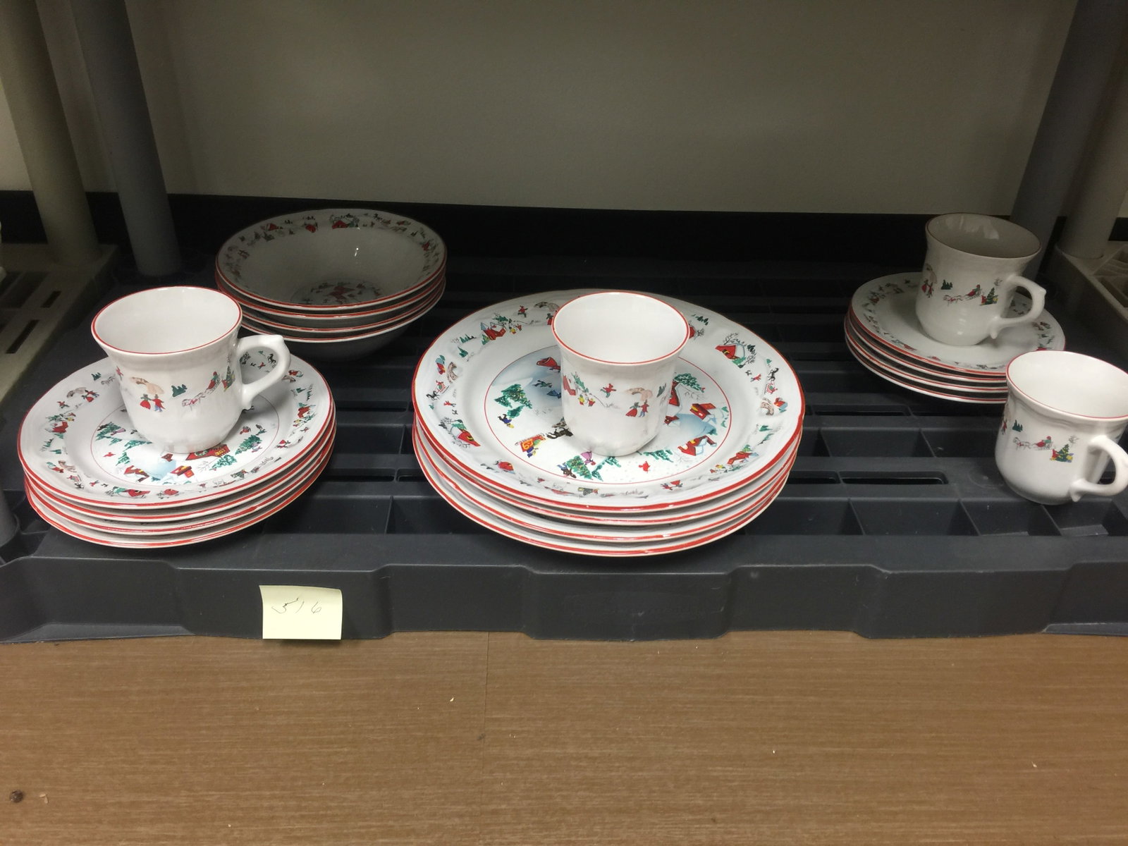 Faberware "White Christmas": service for four.