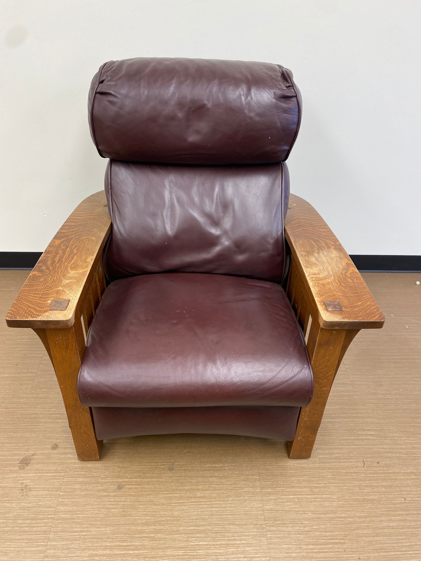 Stickley Oak Leather Recliner: 40" x 36" x 40", signed on back leg