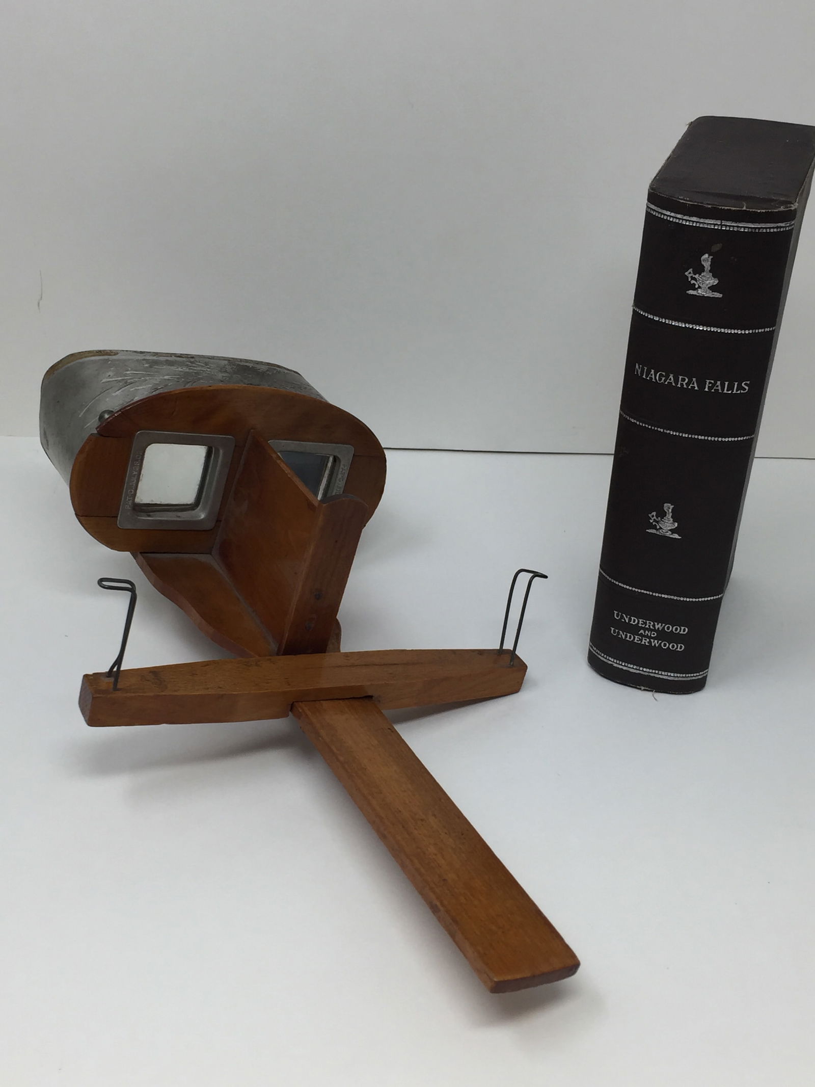 Stereo Viewer w/Cards- NIagara Falls (1 of 7)