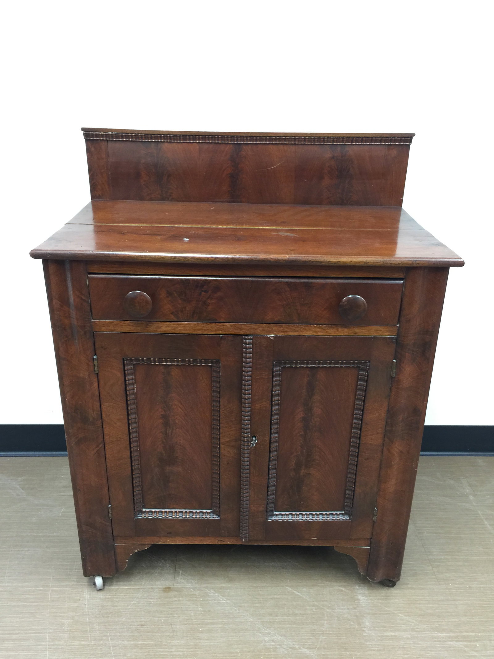 Antique Mahogany Washstand: 37" x 29" x 17", flame mahogany