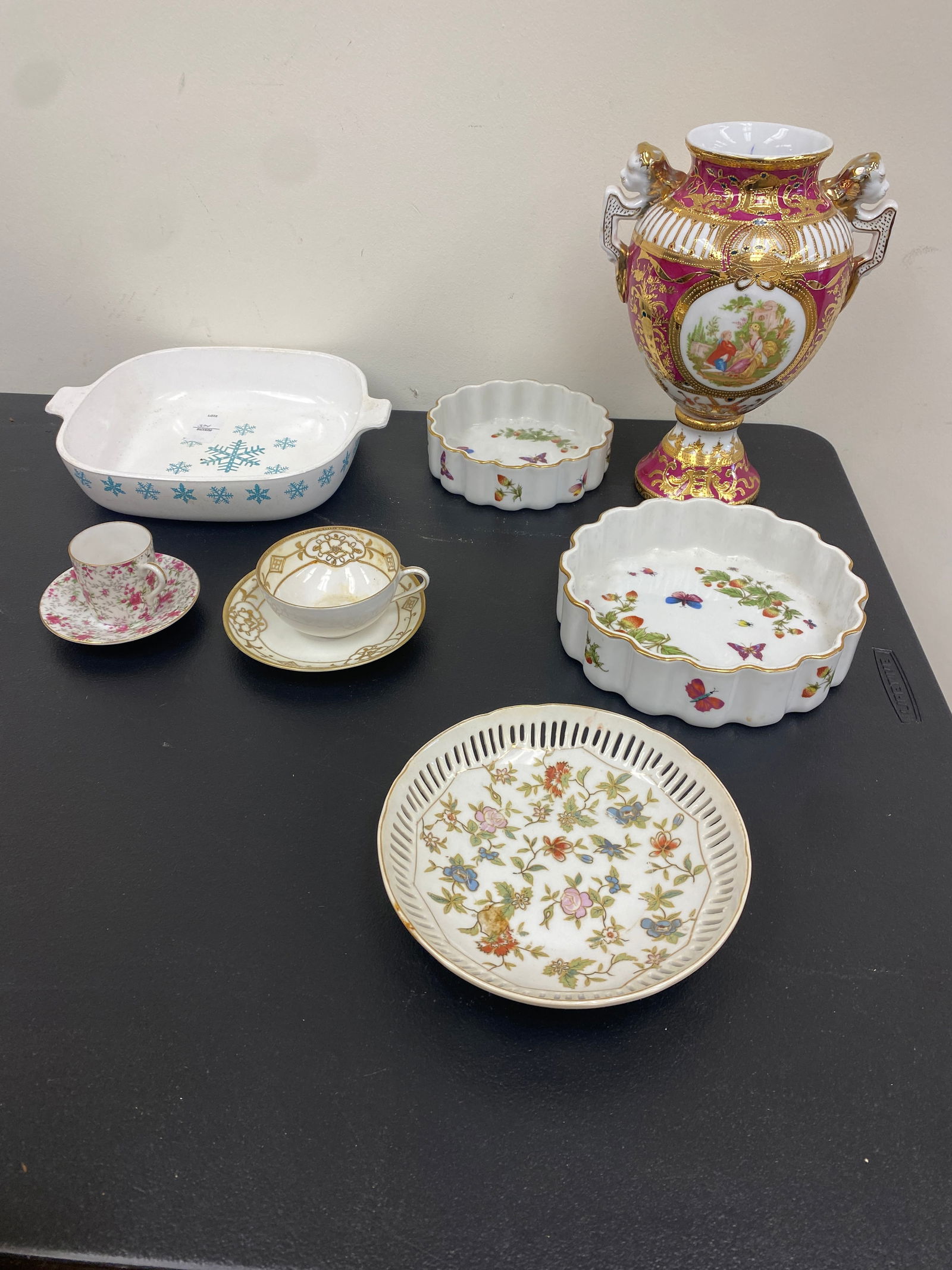 Porcelain & Pyrex (1 of 4)