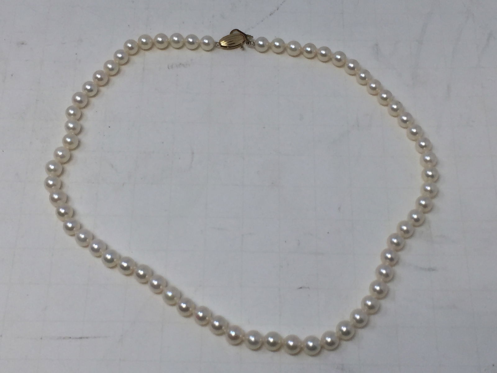 14KT Pearl Necklace: clasp marked, real pearls, 16"L.