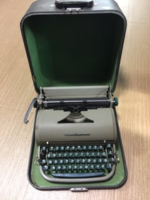 Vintage Remington Type Writer