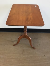 Cushman Maple Stand
