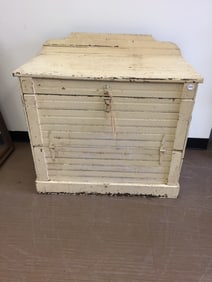 Waynescoating Cabinet