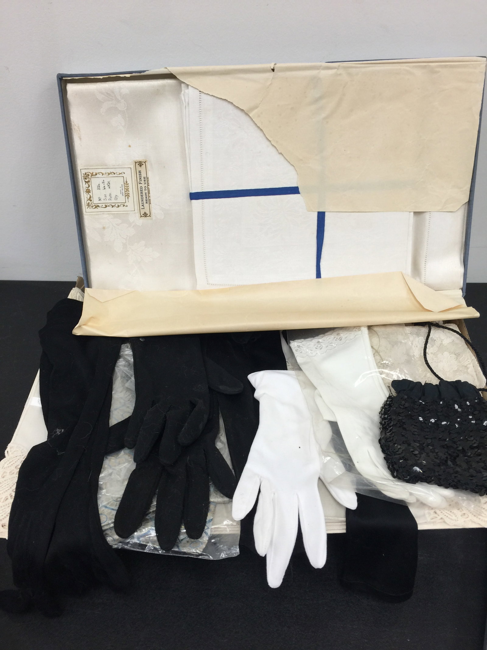 Vintage Table Goods and Ladies Accessories: various ladies vintages gloves, accessories plus. see photos for more.