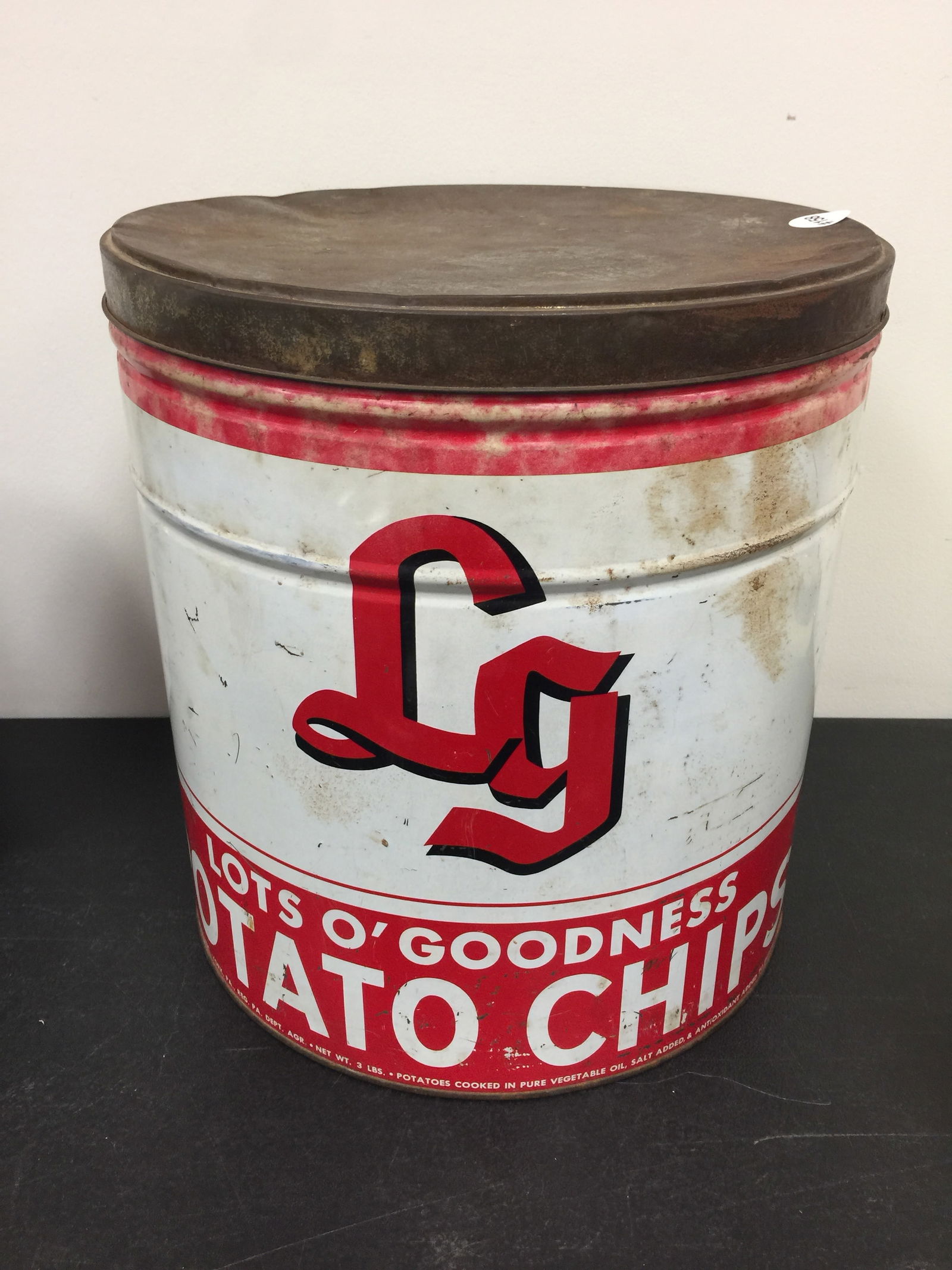 Vintage LG Potato Chip Tin (1 of 4)