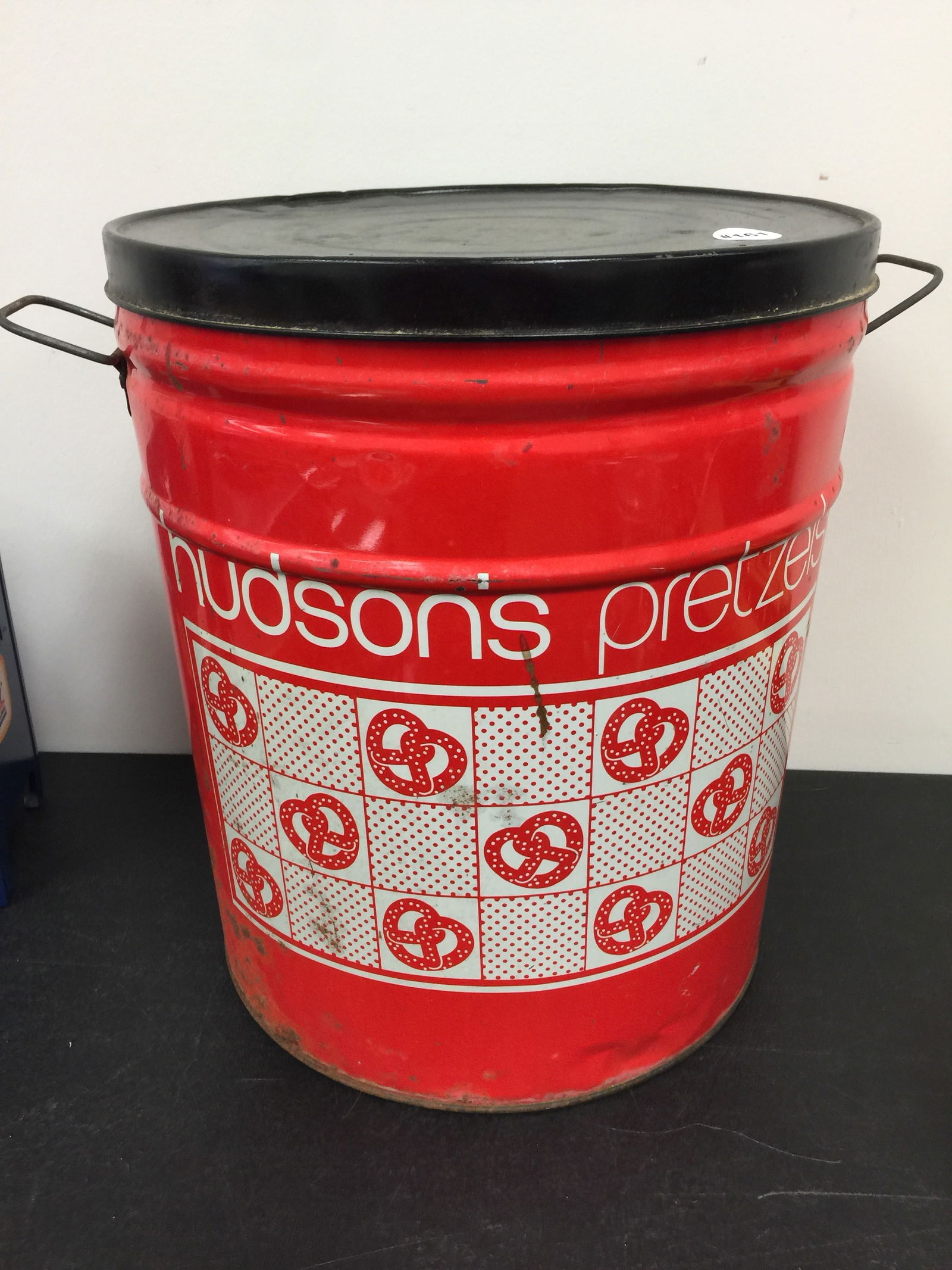 Hudson Pretzel Tin (1 of 6)